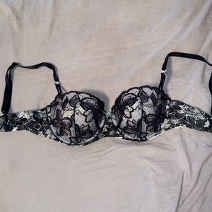Size 32C Victoria’s Secret Laced Push-Up Bra